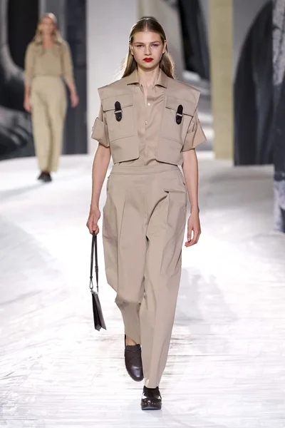 Look 28